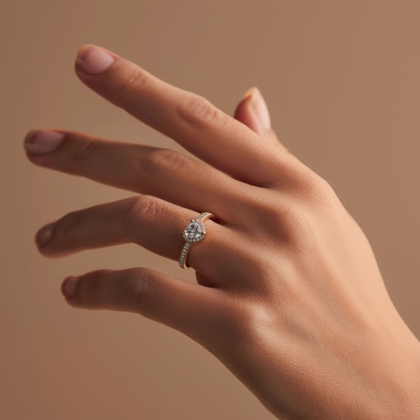 Solitário em Prata Dourada com Zircão Coração