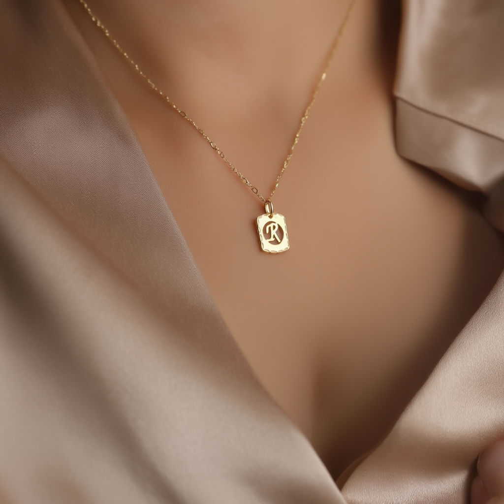 Medalla con la letra J rayada en oro de 19 k (1,5 cm)