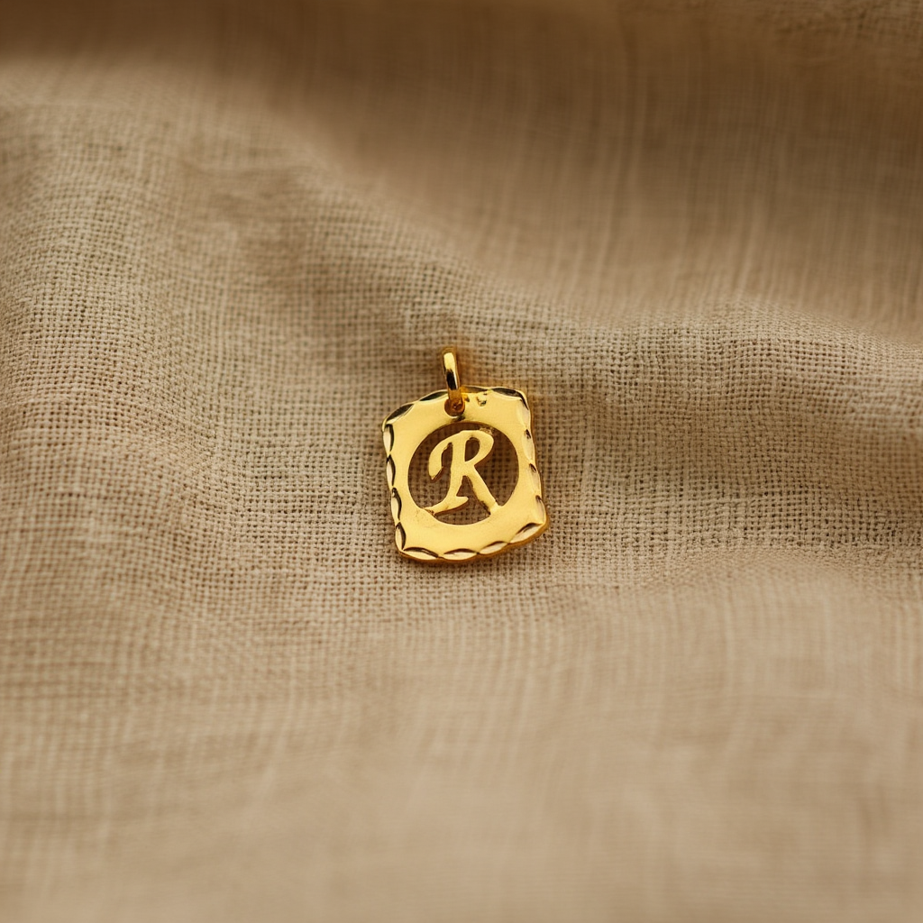 Medalla con la letra J rayada en oro de 19 k (1,5 cm)