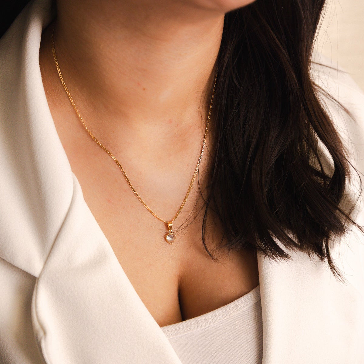 Delicado fio em Ouro de 19 quilates com malha de elos marinheiro, que combina elegância clássica com um toque romântico - Loja do Ouro