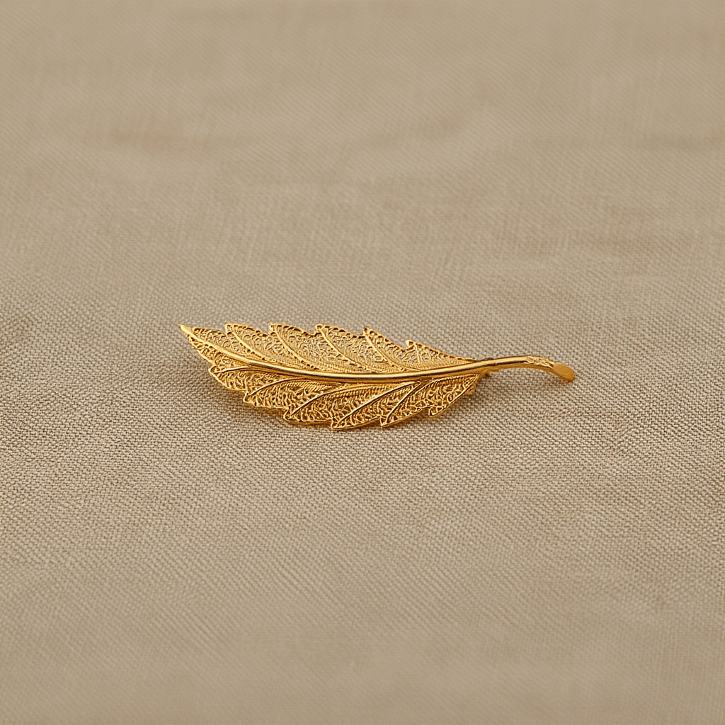 Alfinete Folha Filigrana Pequena em Ouro 19kl - Loja do Ouro