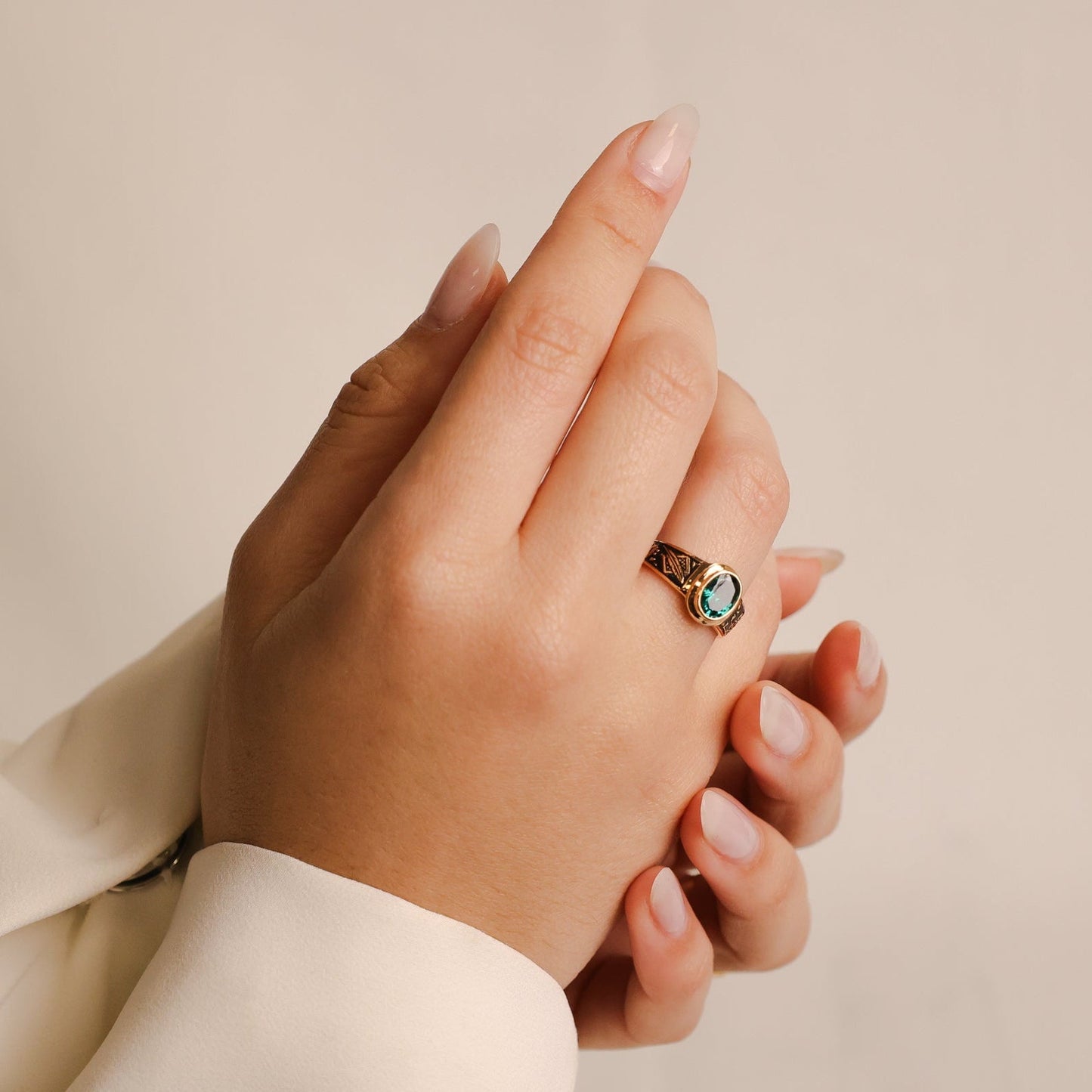 Anel de Curso Solicitadoria e Mediação em Ouro 19kl com Zircónia Verde (T15) - Loja do Ouro