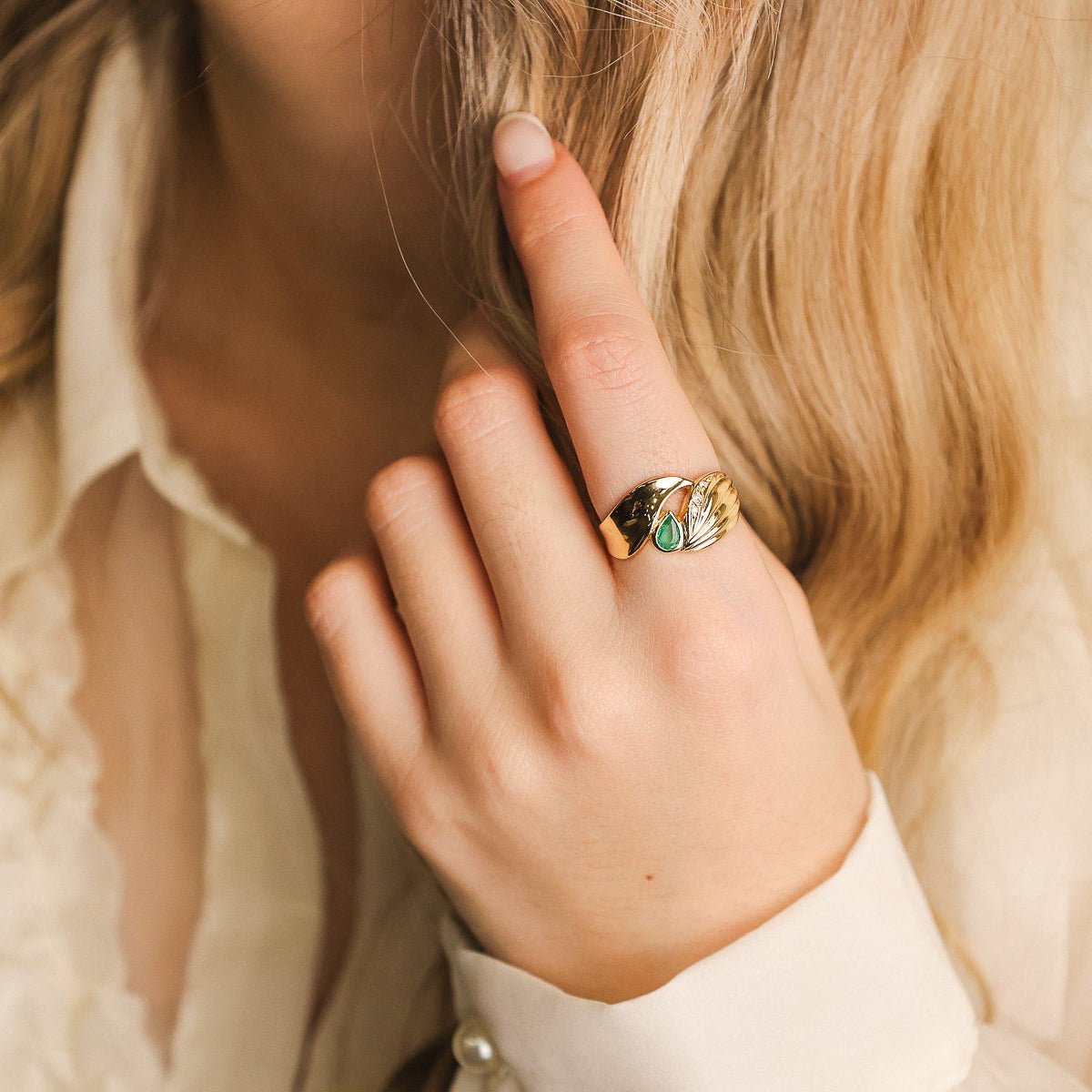 Anel em Ouro 19kl com Diamantes e Jade (T16) - Loja do Ouro