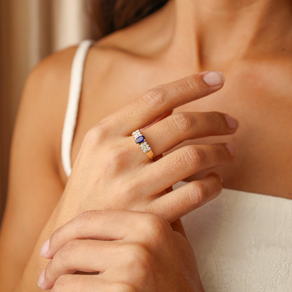 Anel em Ouro 19kl com Safira e Zircónias (T14) - Loja do Ouro