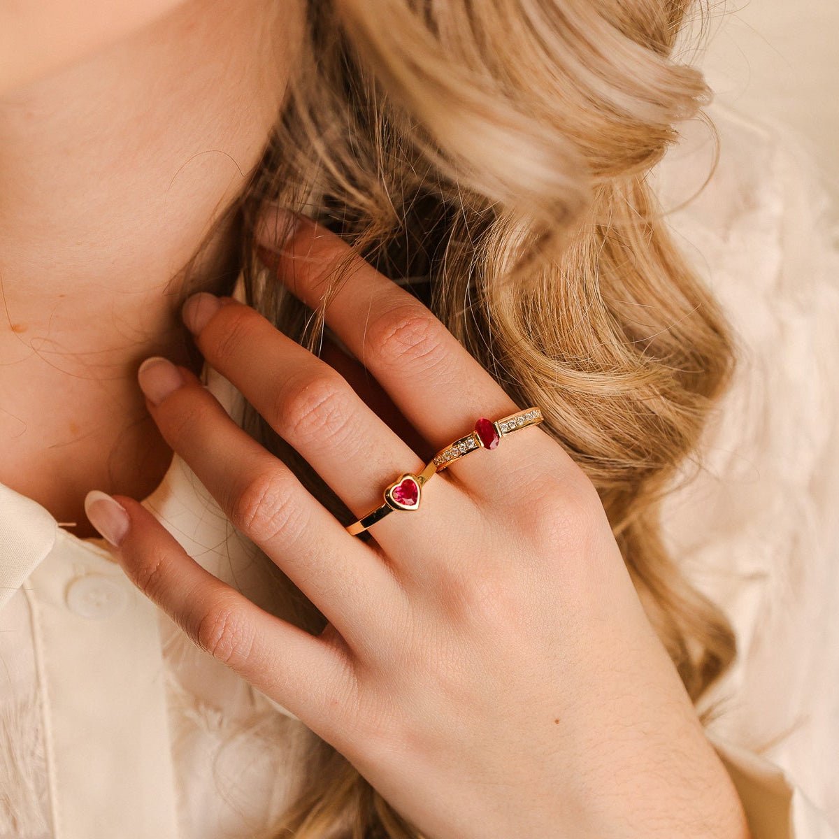 Anel em Prata Dourada com Coração Rosa - Loja do Ouro