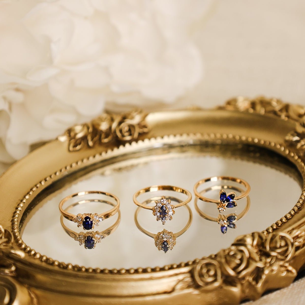 Anel Flor em Ouro 19kl com Topázio Branco e Safiras (T13) - Loja do Ouro