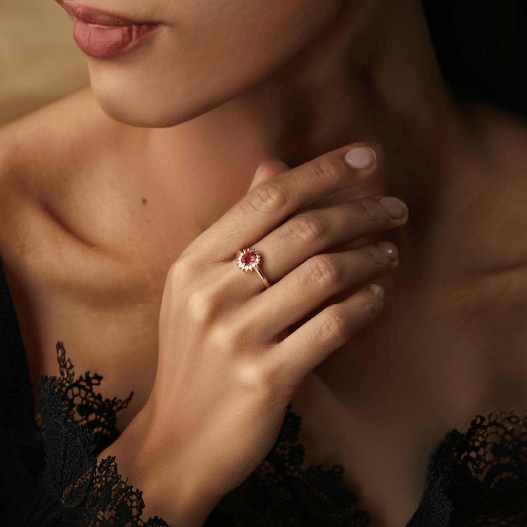 Anel Lady Aurora em Ouro 19kl com Pedra Vermelha e Zircónias - Loja do Ouro
