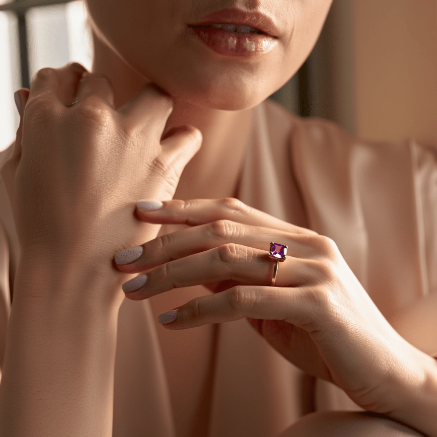 Anel Solitário em Ouro 19kl com Pedra Quadrada Roxa (T15) - Loja do Ouro