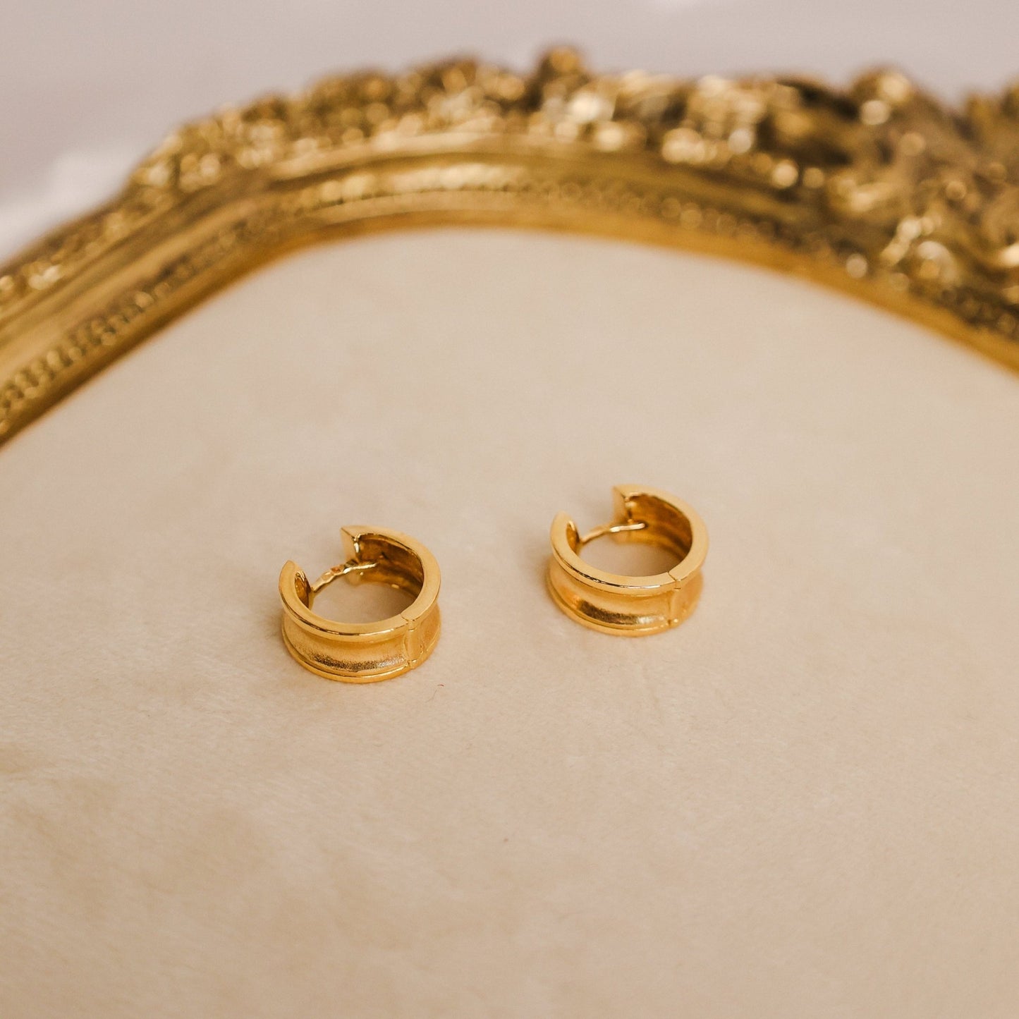 Argolas em Ouro 19kl com Efeito Cizelado - Loja do Ouro