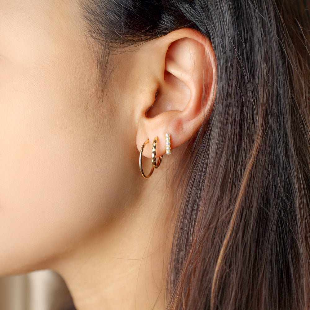 Argolas Mini em Prata Dourada com Pérolas (1cm) - Loja do Ouro