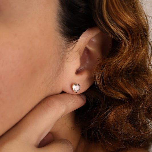 Brincos Coração em Ouro 9kl com Zircão (0.7cm) - Loja do Ouro