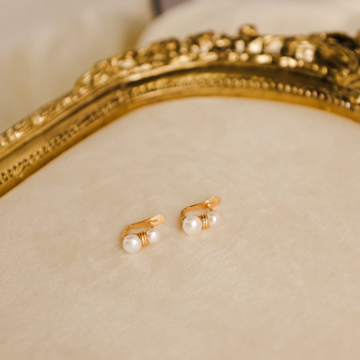 Brincos em Ouro de 19kl com Duas Pérolas - Loja do Ouro