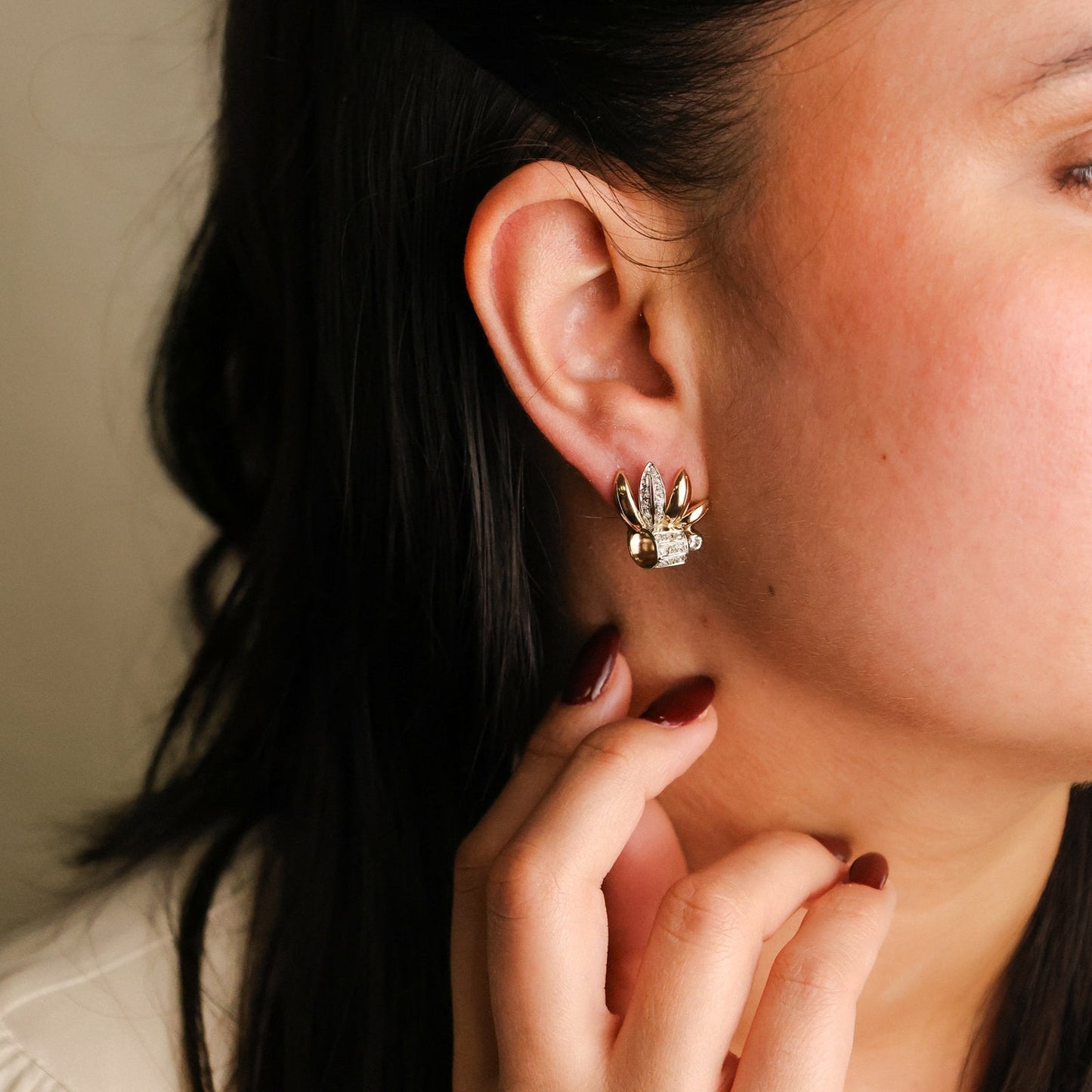 Brincos Flor em Ouro Amarelo e Ouro Branco de 19kl com Diamantes - Loja do Ouro