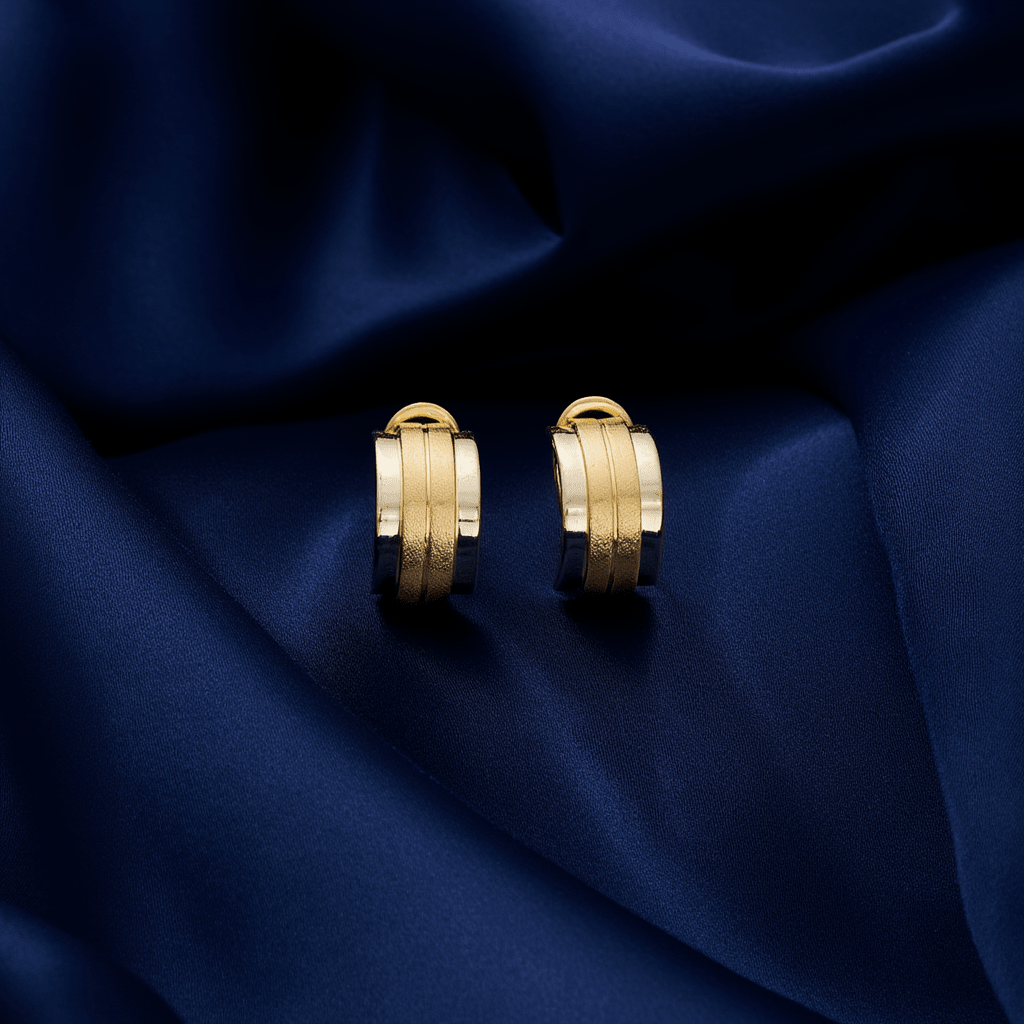 Brincos Meia Argola Cizelada em Ouro Amarelo e Ouro Branco 19kl - Loja do Ouro