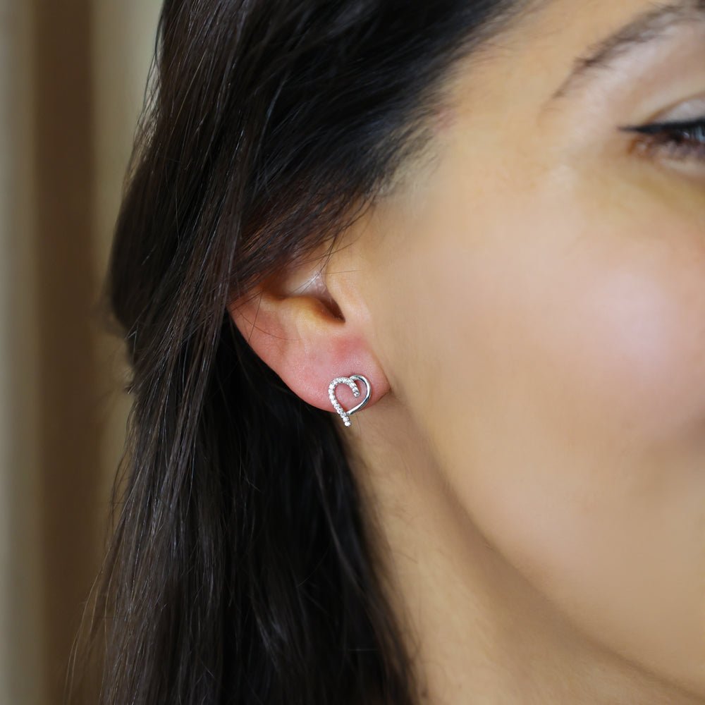 Brincos Prata Coração com metade em Zircónias - Loja do Ouro