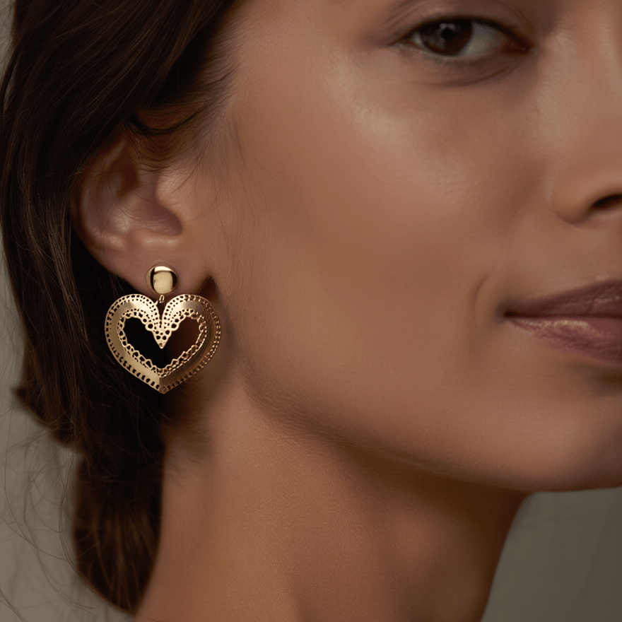 Brincos Reflexo Coração em Prata Dourada (3.5cm) - Loja do Ouro