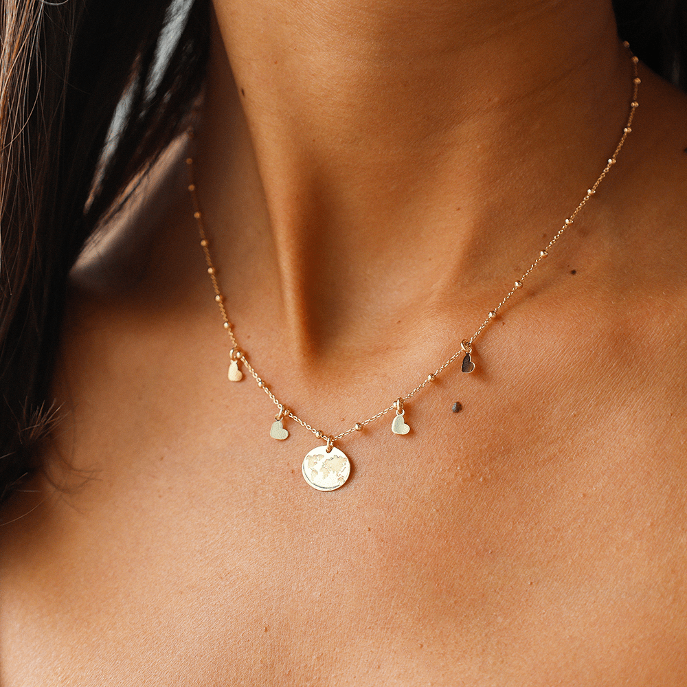 Colar em Prata Dourada com Mundo e Corações - Loja do Ouro