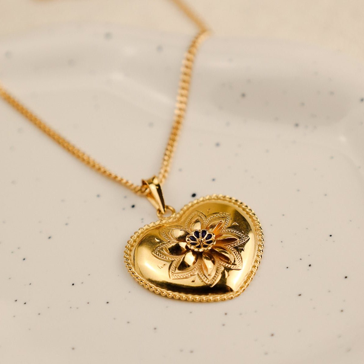 Medalha Coração em Ouro 19kl com Flor (2.36cm) - Loja do Ouro