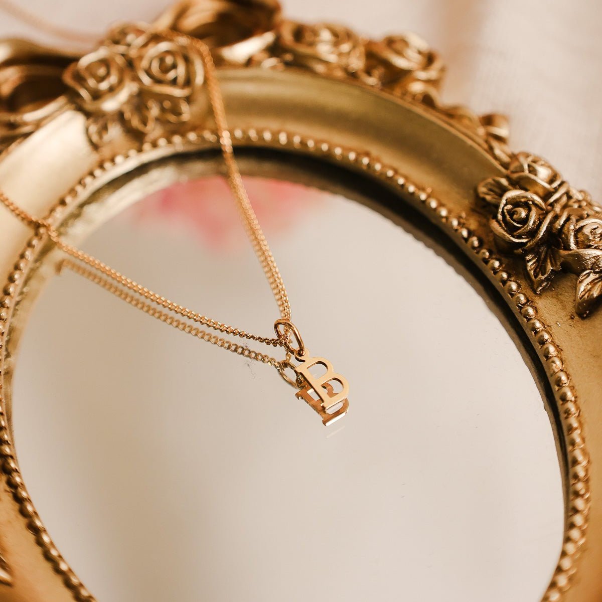 Medalha Letra B em Ouro 19kl - Loja do Ouro