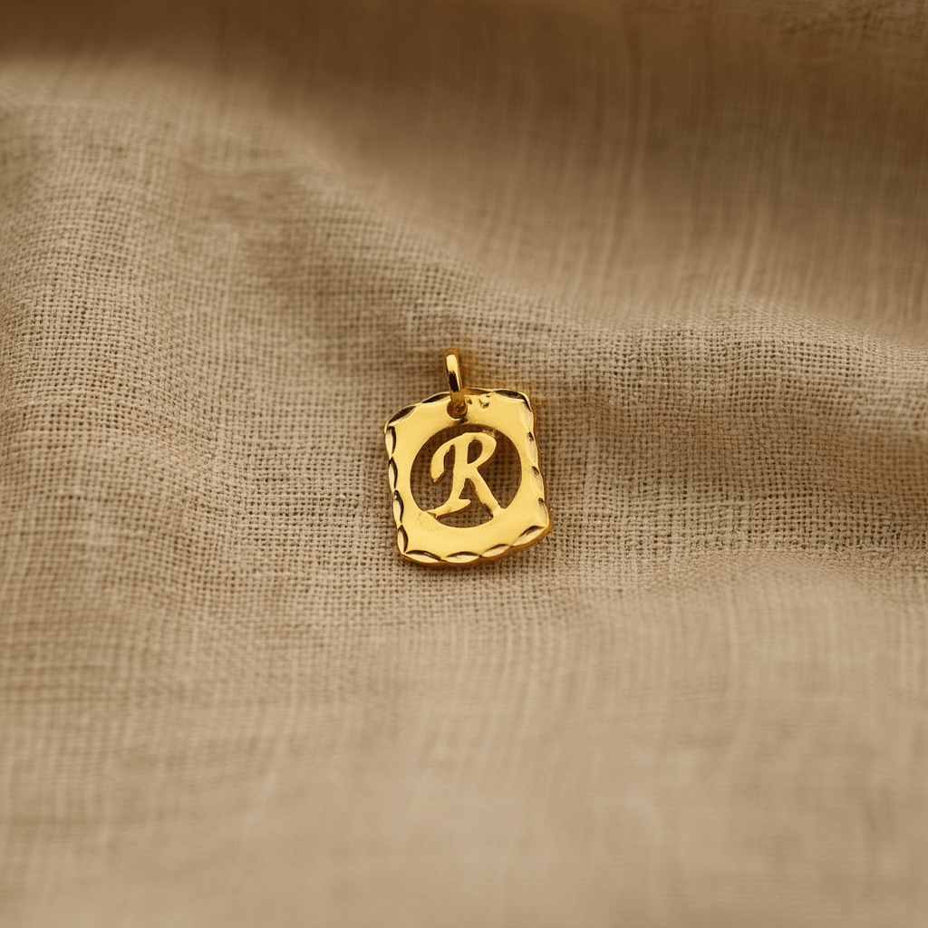 Medalha Letra R em Ouro de 19kl (1.5cm) - Loja do Ouro