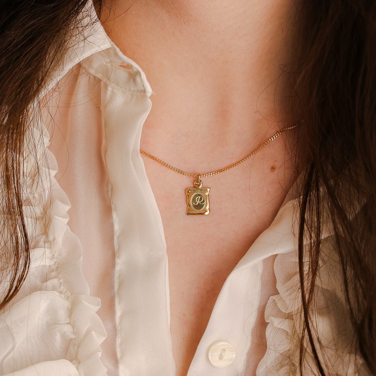 Medalha Papiro em Ouro 19kl com Letra R - Loja do Ouro