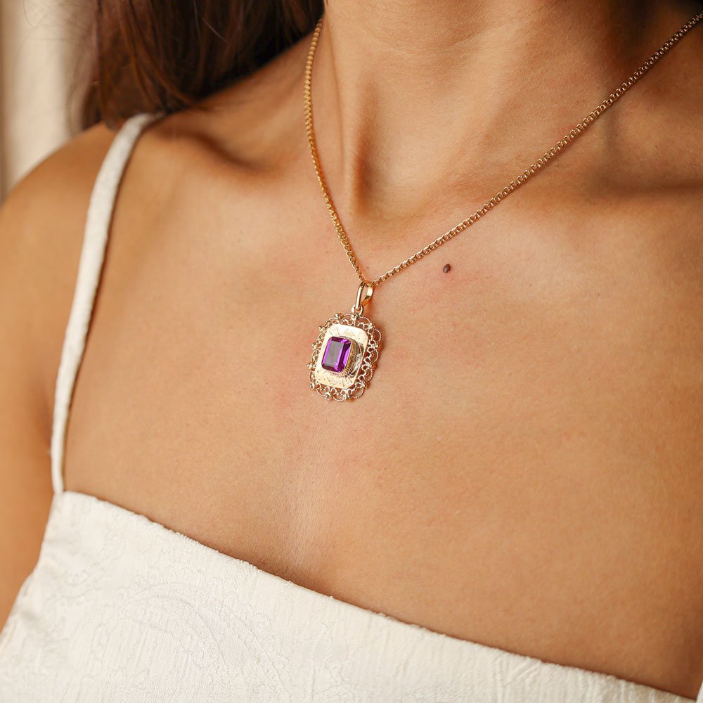 Medalha Rendilhada em Ouro de 19kl com Topázio Roxo - Loja do Ouro