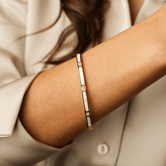 Pulseira Celeste em Aço Dourado com Brilhantes e Madrepérola - Loja do Ouro