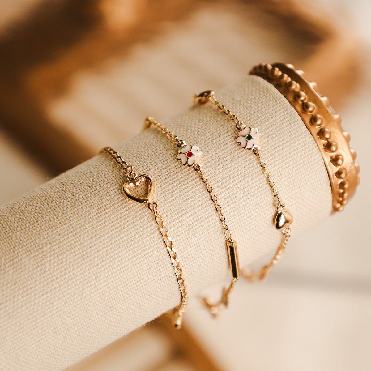 Pulseira em Ouro de 19kl com Corações e Flores em Esmalte (18cm) - Loja do Ouro