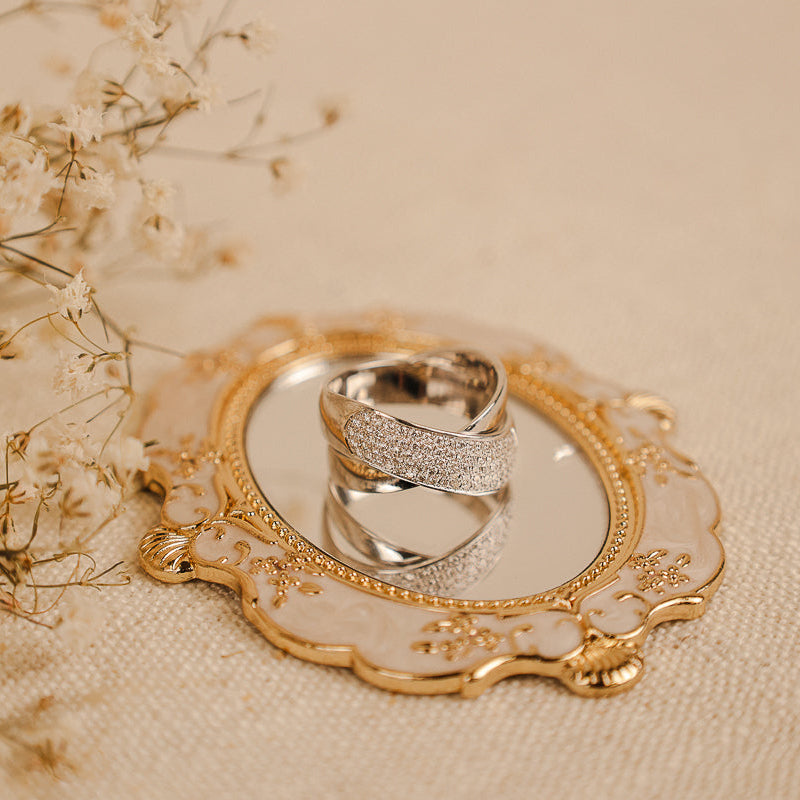 Anel em Ouro Branco de 19kl com Diamantes (T16)