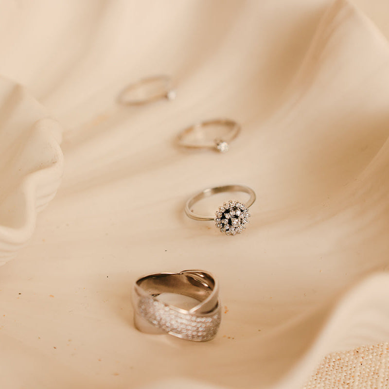 Anel Chuveiro em Ouro Branco de 19kl com Diamantes (T12)