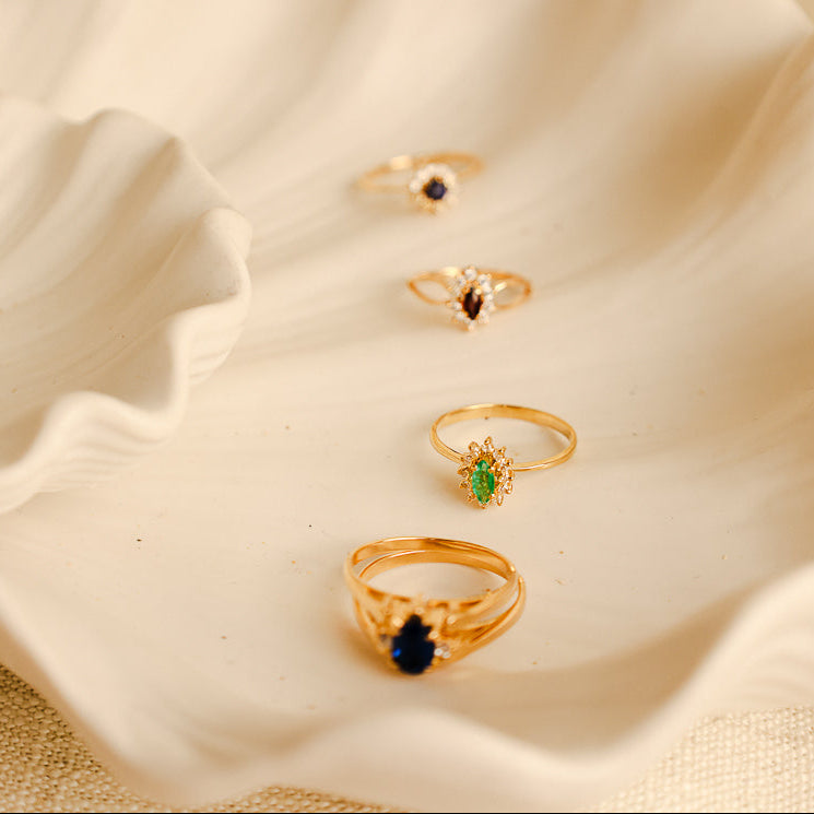 Anel Chuveiro em Ouro 19kl com Esmeralda e Diamantes (T15)