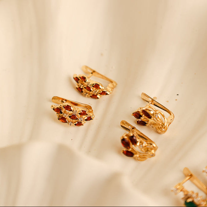 Brincos em Ouro 19kl com Granadas e Zircónias