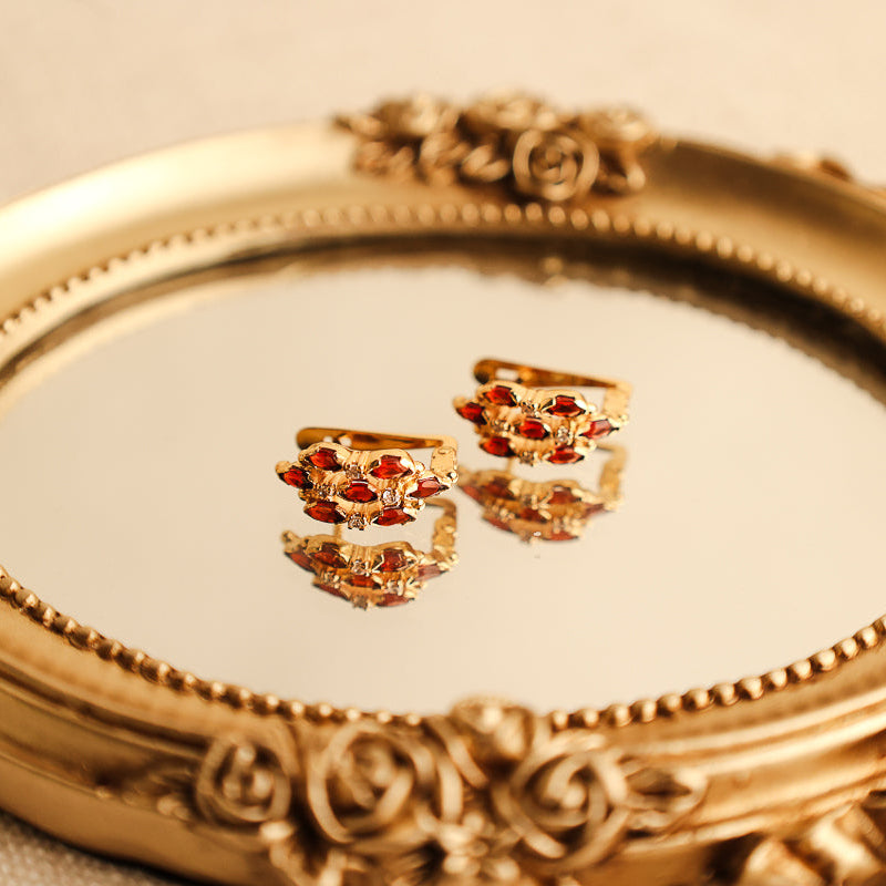 Brincos em Ouro 19kl com Granadas e Zircónias
