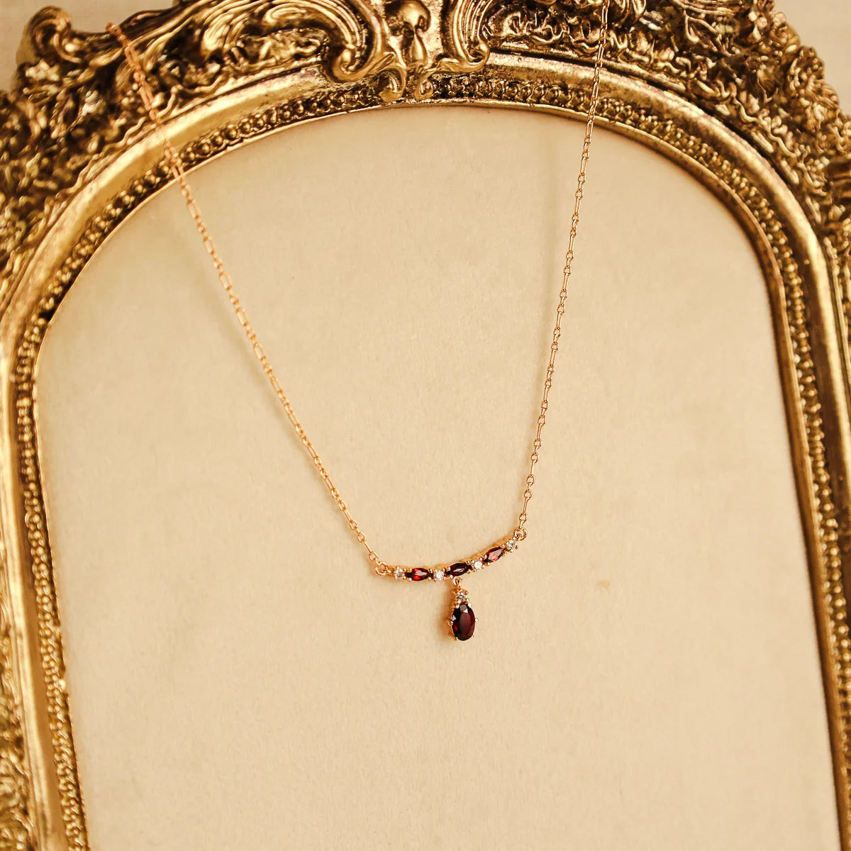 Gargantilha em Ouro 19kl com Zircónias e Granadas (37cm)