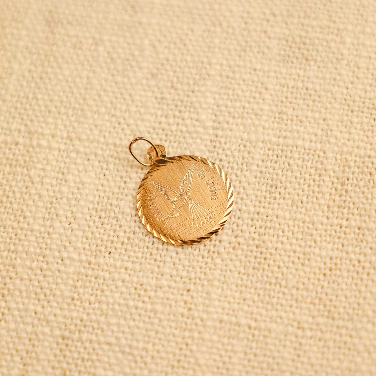 Medalha Lembrança de Crisma em Ouro 19kl (1.57cm)