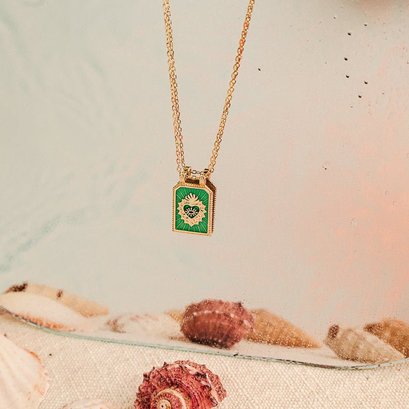 Fio Sacred Heart em Prata Dourada e Esmalte Verde - Loja do Ouro