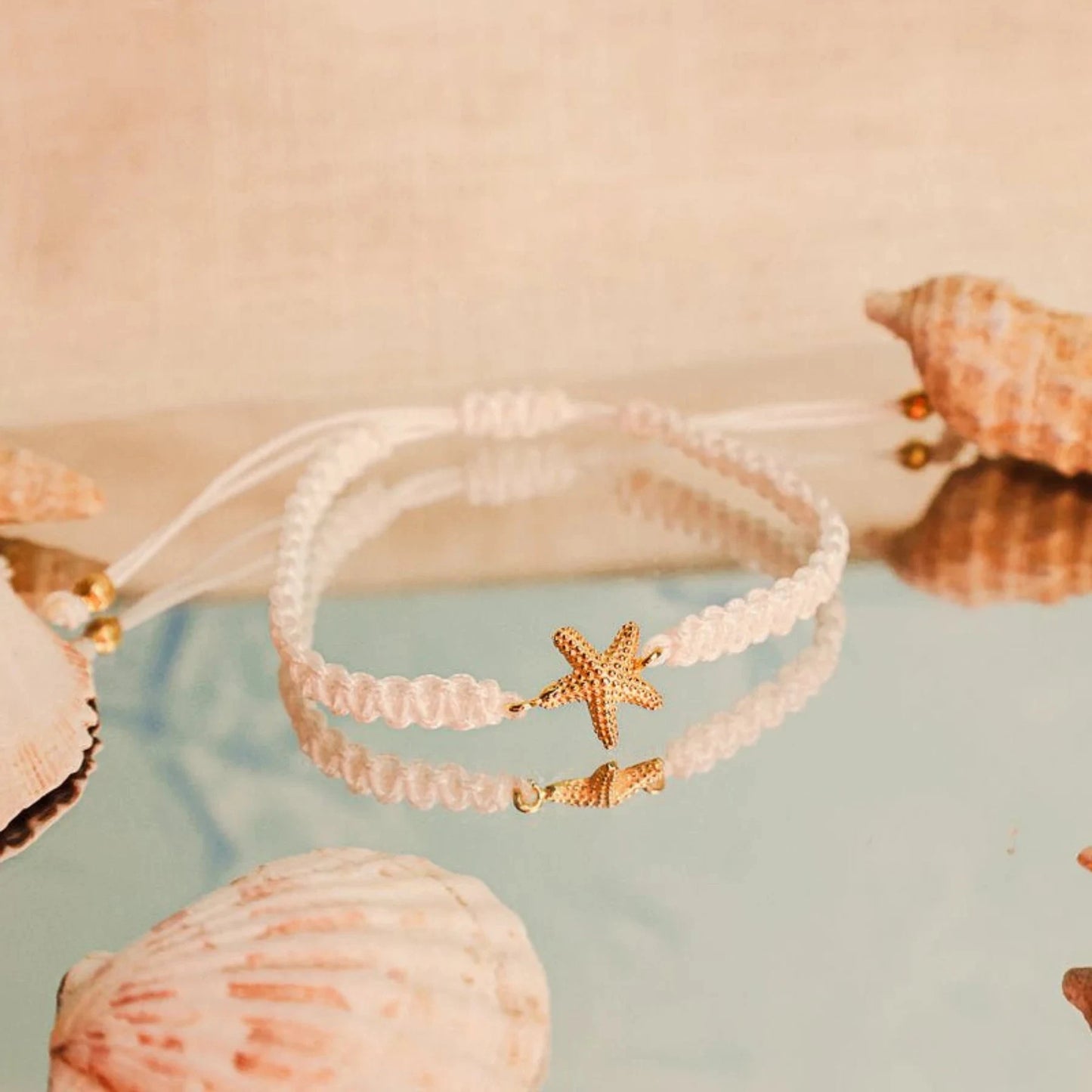 Pulseira em Nylon Branco com Estrela do Mar em Prata Dourada