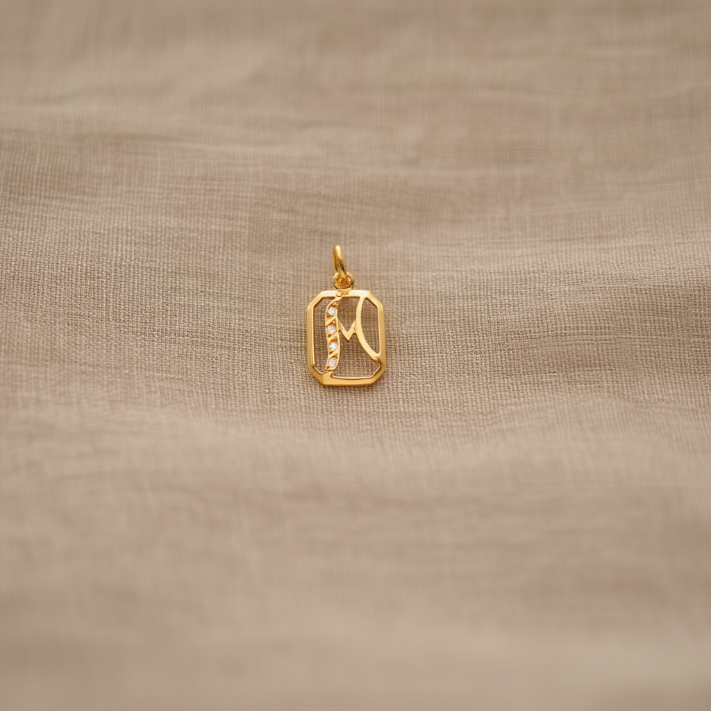 Medalha Letra M em Ouro de 19kl com Zircónias (1.4cm)