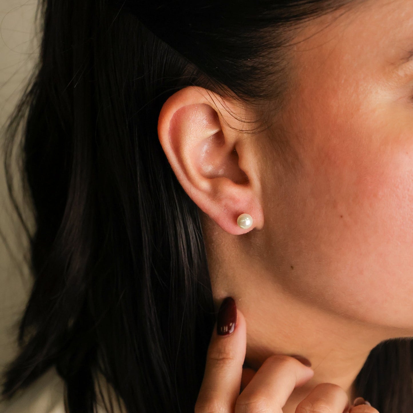 Brincos clássicos em Ouro de 19 quilates com pérola, uma joia intemporal que nunca sai de moda.