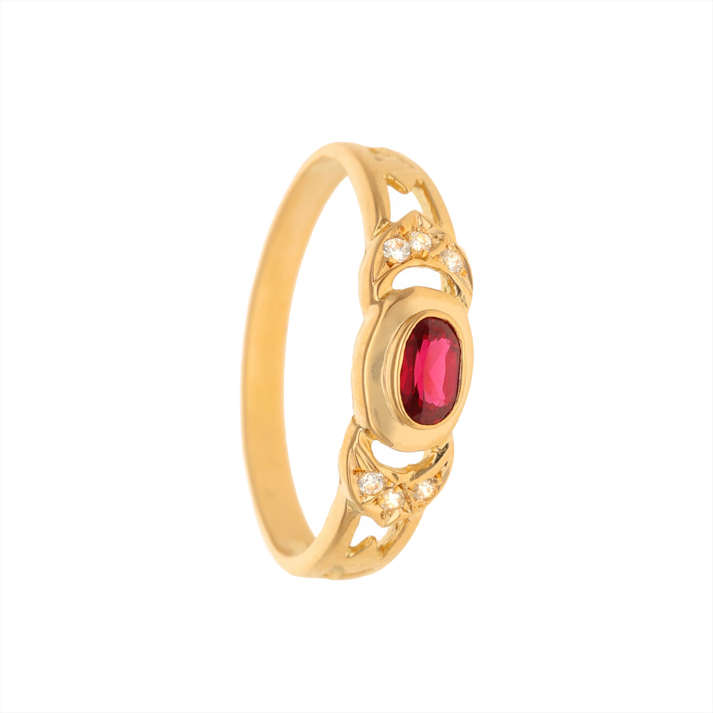 Anel em Ouro de 19.2kl com Zircónias no aro e adornado de elegante Rubi