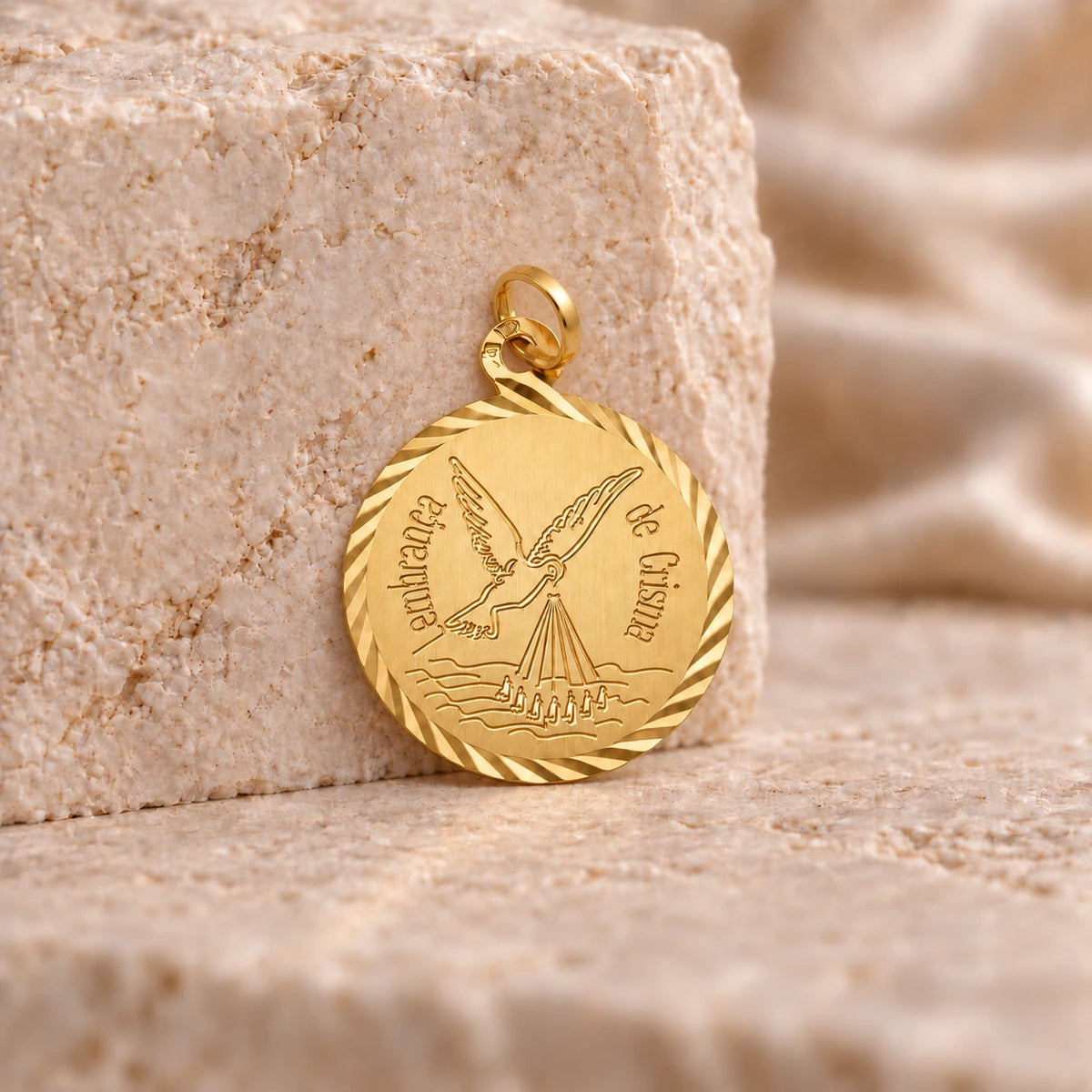 Medalha Lembrança de Crisma em Ouro 19kl (1.57cm)