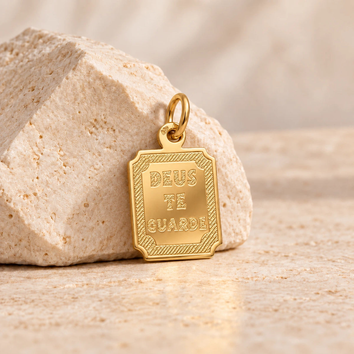 Medalha Deus Te Guie em Ouro 19kl (1.08cm)