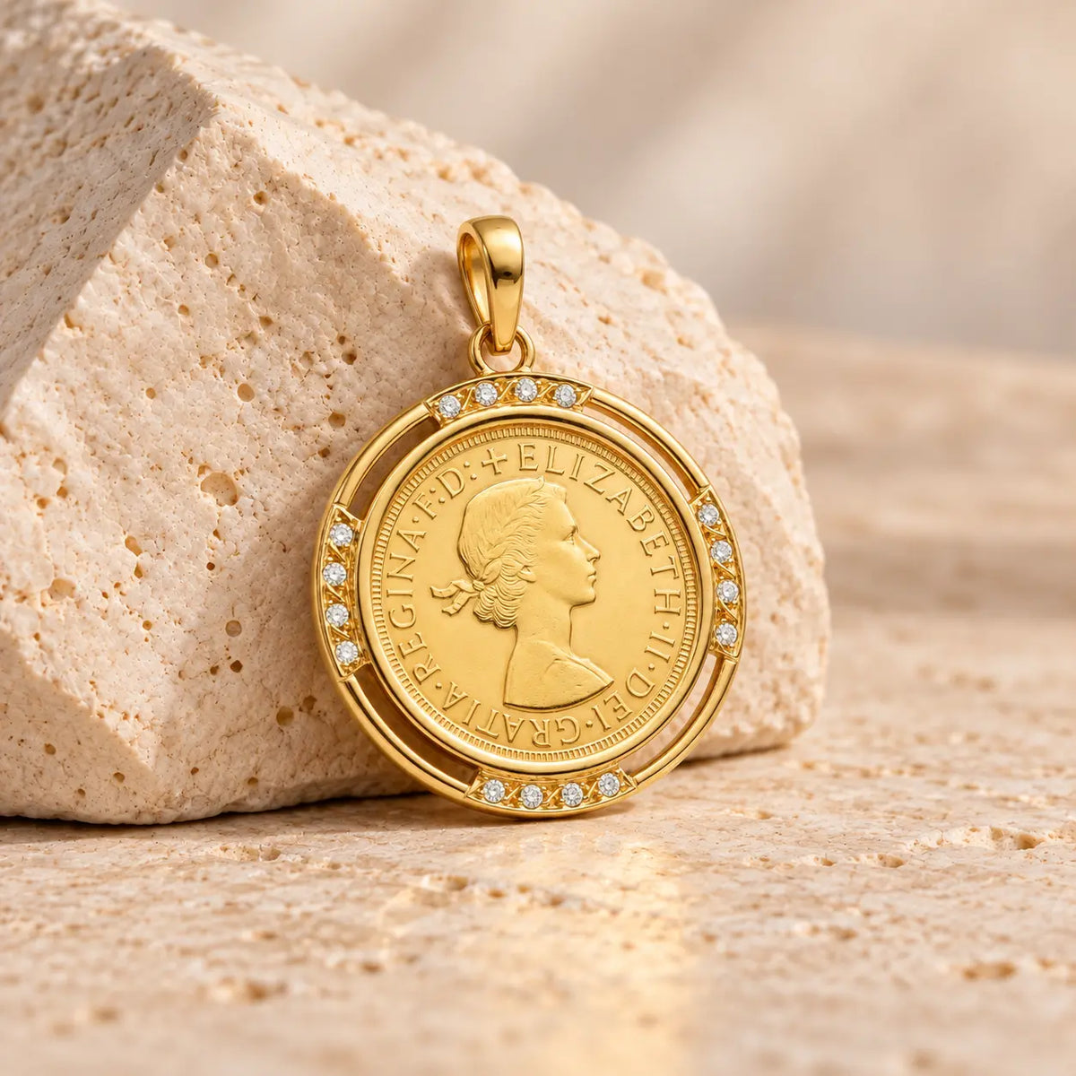Libra Rainha Isabel II (1966) com Aro Cravejado com Zircónias em Ouro 19kl