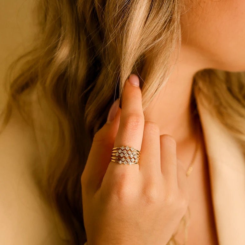 Anel com Cinco Aros em Ouro 19kl com Diamantes (T15) - Loja do Ouro