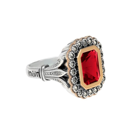 Anel D. Constança em Prata e Ouro 9kl com Marcassites e Pedra Vermelha - Loja do Ouro