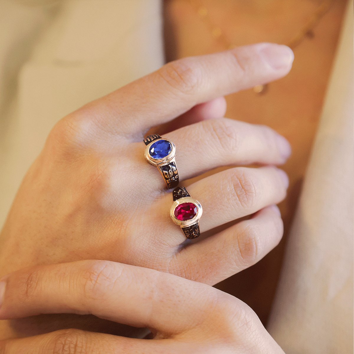 Anillo de Curso (ESS - IPS) en Oro con Topacio Azul Oscuro (T16) - Gold Store Premium