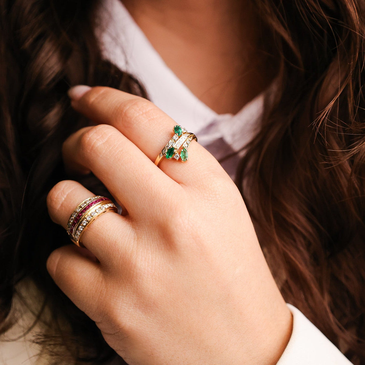 Anillo de oro de 19 kl con esmeraldas y circonias (T17) - Gold Store Premium