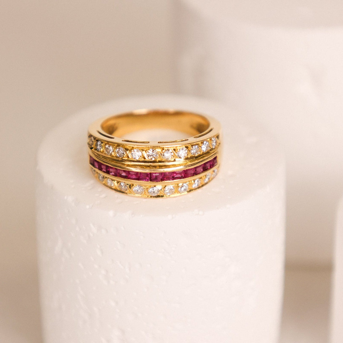 Anillo de oro de 19 kl con rubíes y diamantes (T12) - Gold Store Premium