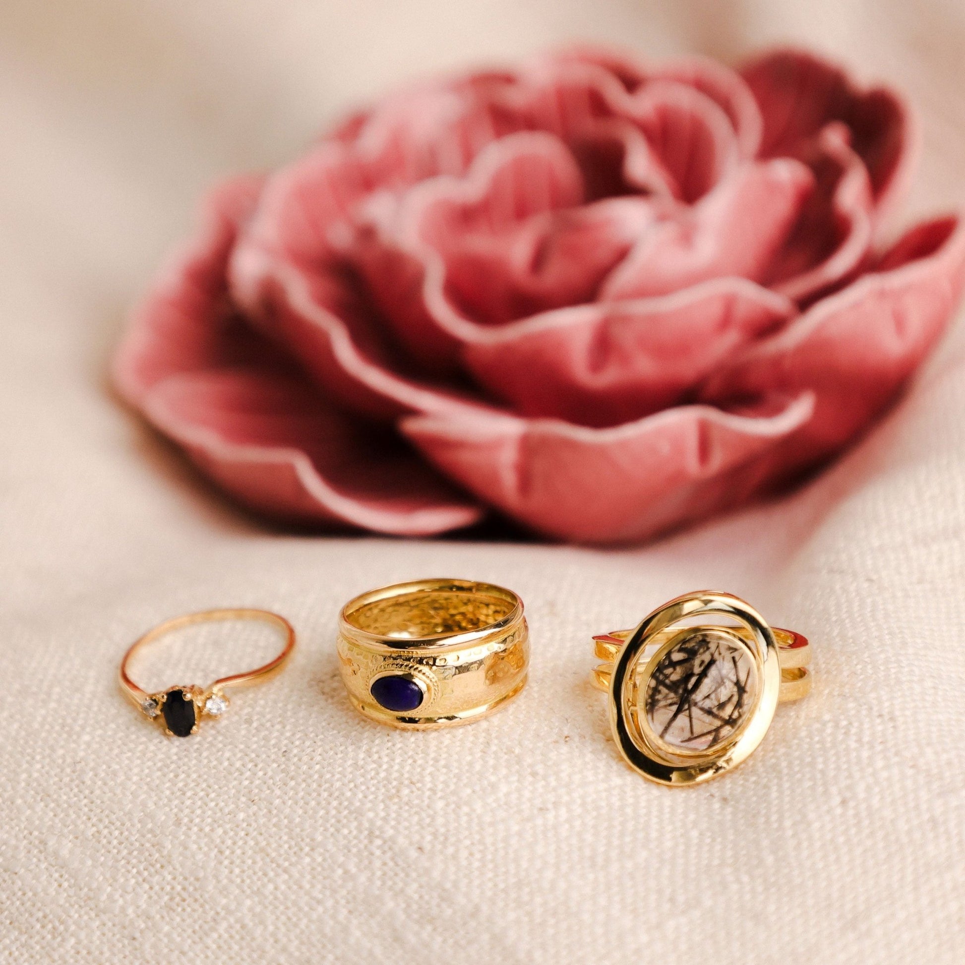 Anel em Ouro 19kl com Safira e Zircónias - Loja do Ouro