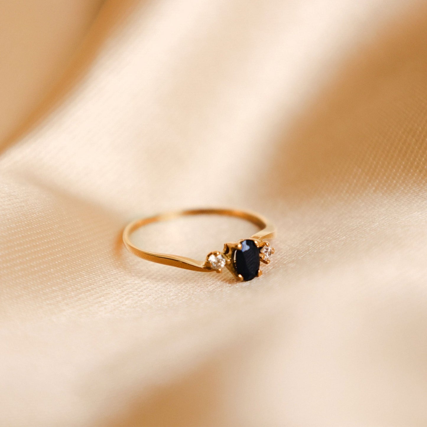 Anel em Ouro 19kl com Safira e Zircónias - Loja do Ouro